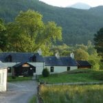 glencoe independent hostel surrounded by mountains