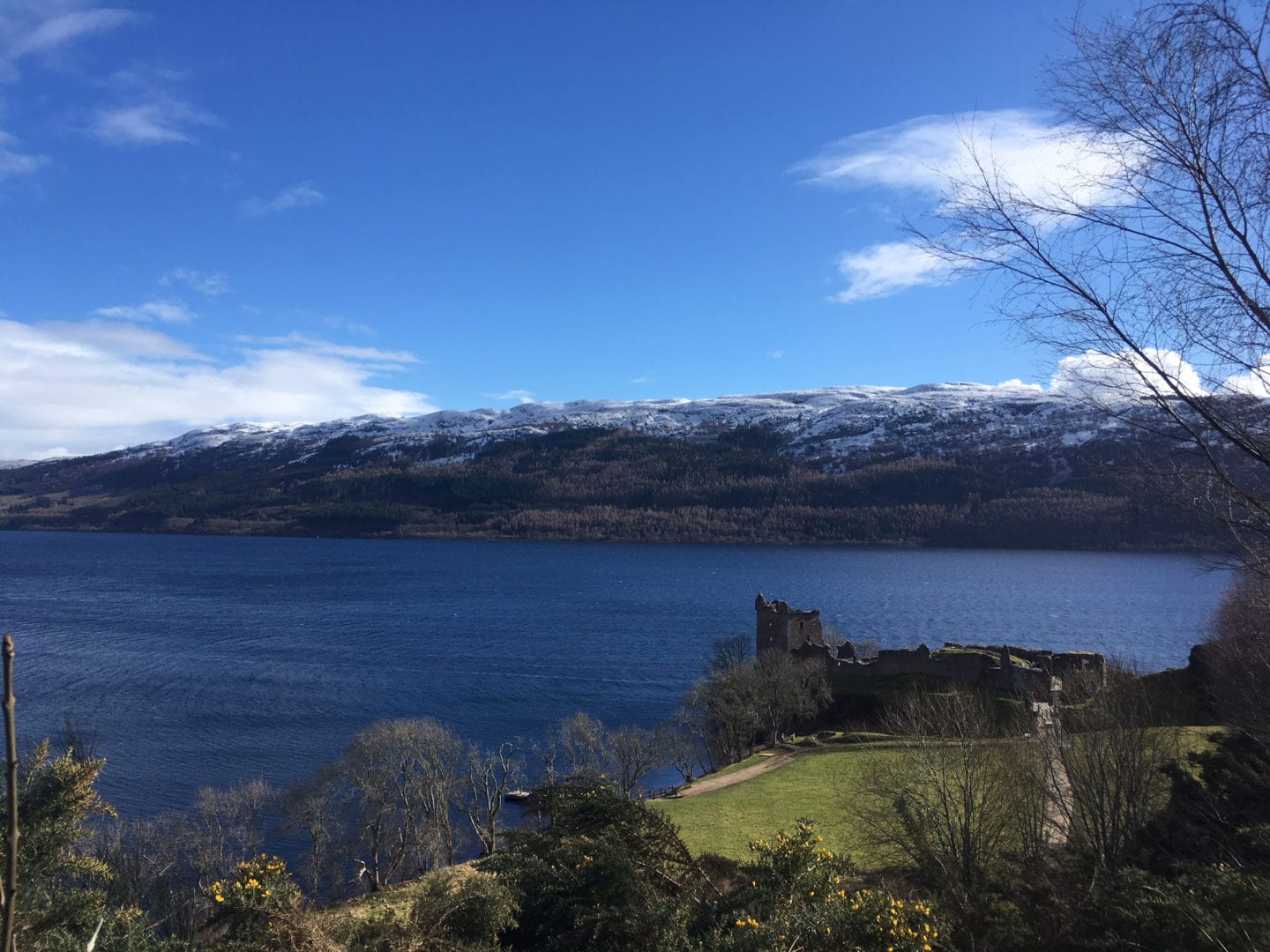 Loch Ness and Urquhart Castle, loch ness backpackers