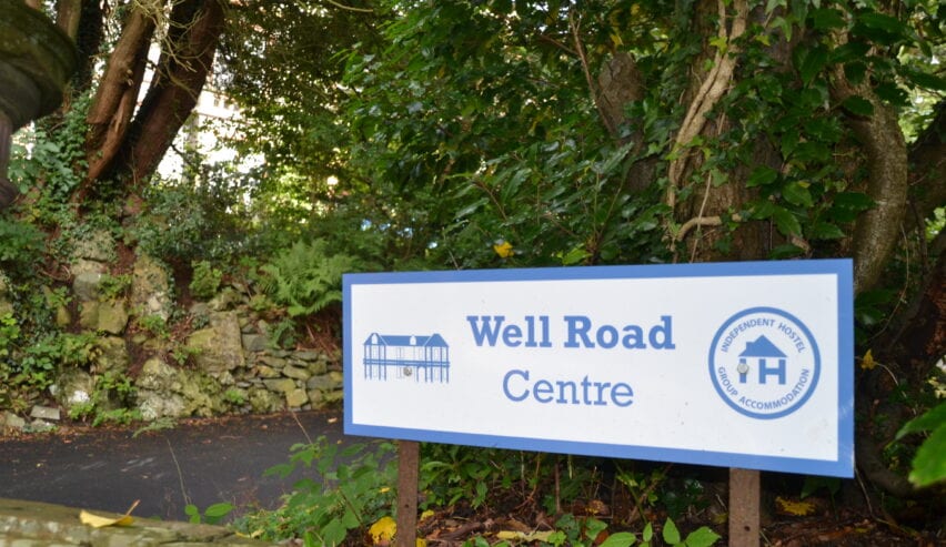 well road centre sign