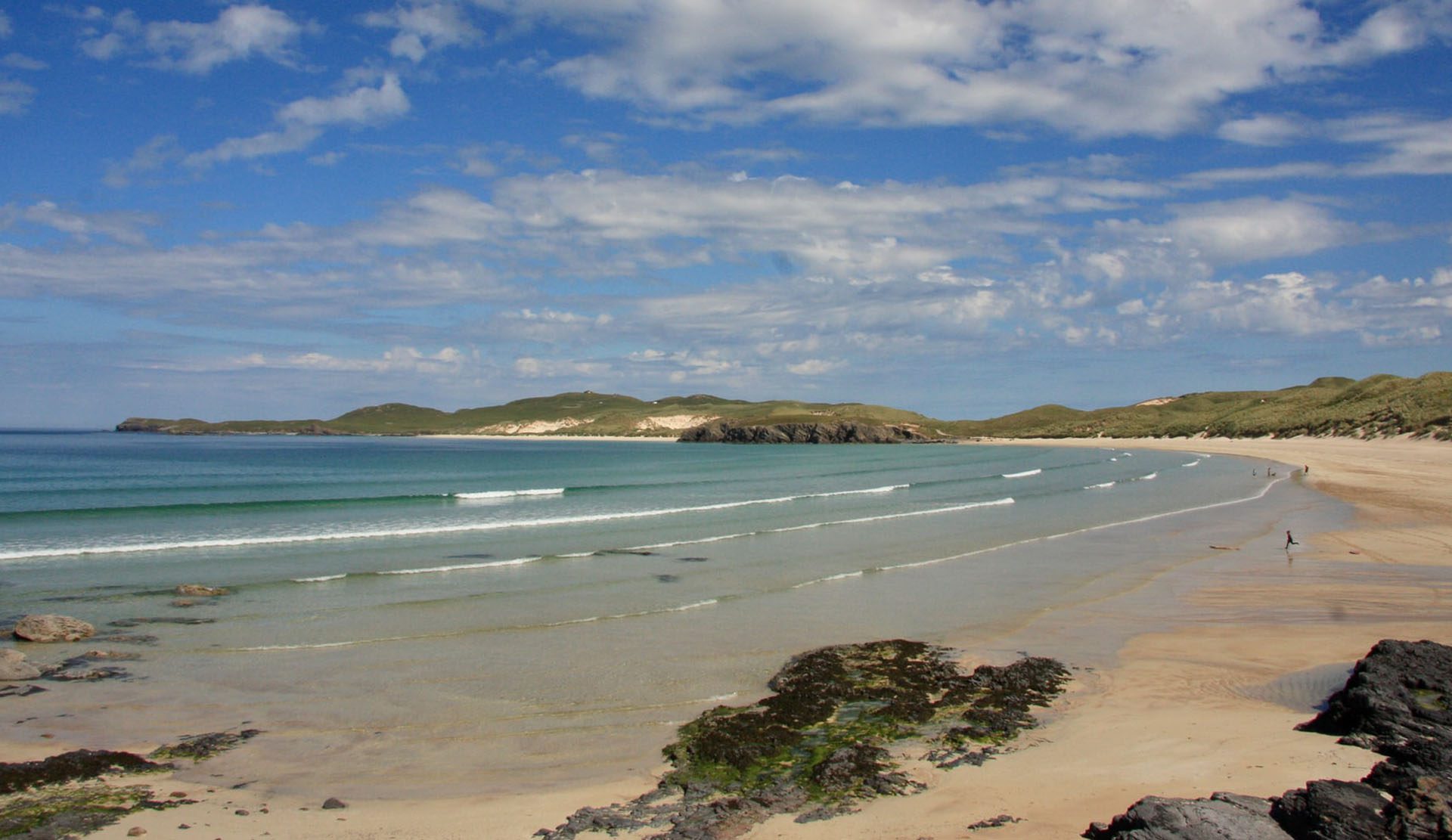 Durness Beach has beautiful golden sands and blue waters. 
