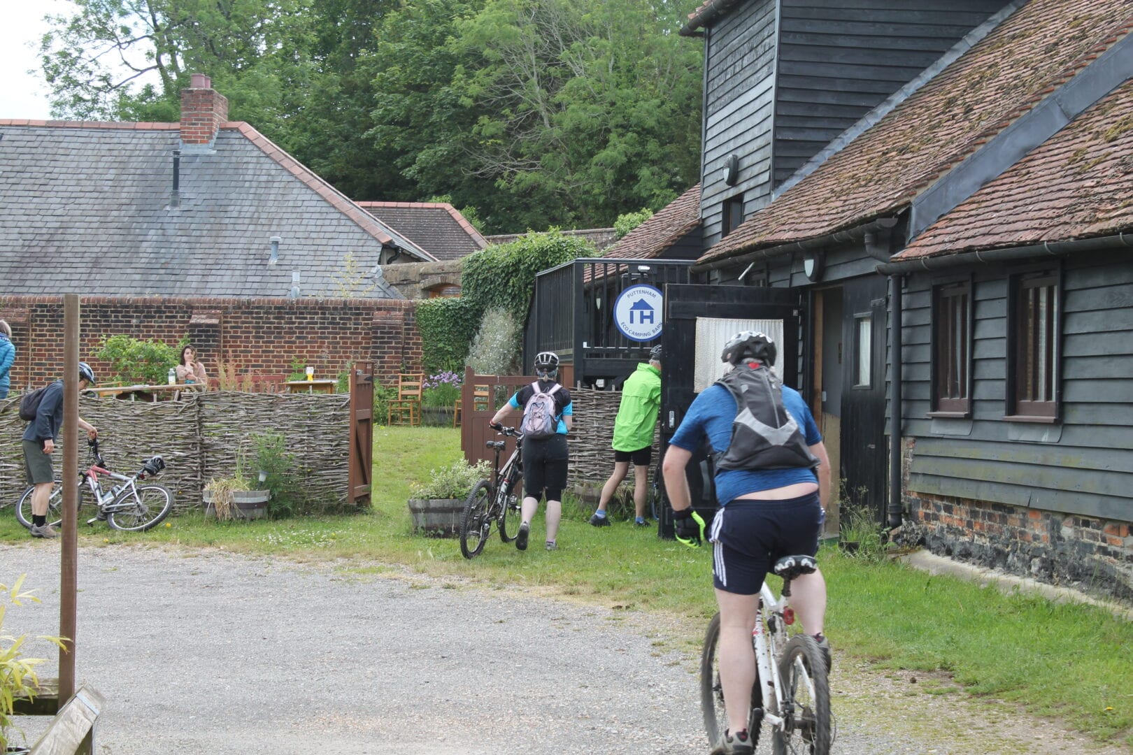 cycling to Puttenham barn