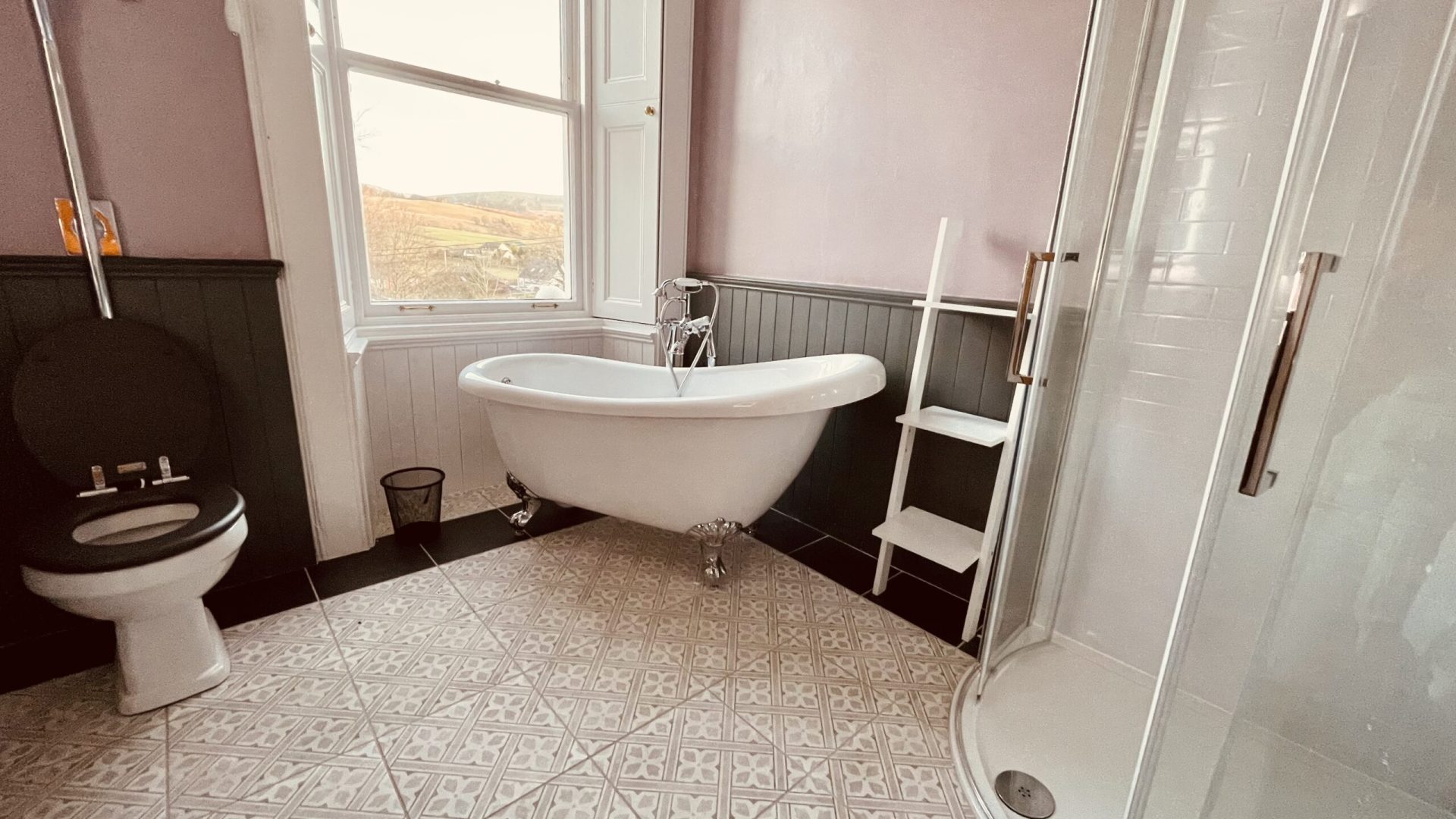 Luxury en-suite with bath