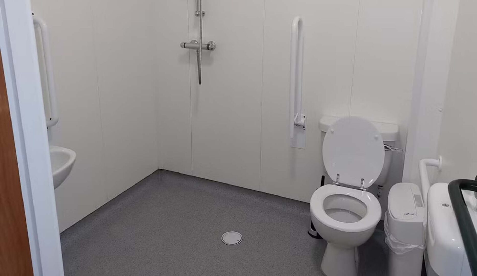 accessible toliet and shower at Kintail Bunkhouse Outdoor Centre