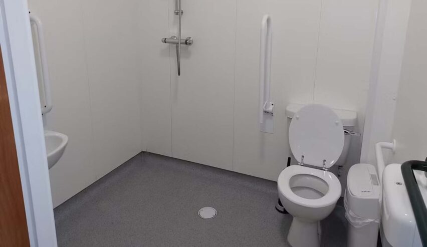 accessible toliet and shower at Kintail Bunkhouse Outdoor Centre