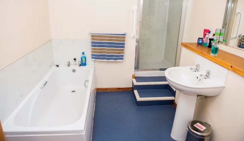 bathroom at Ben Lomond Bunkhouse